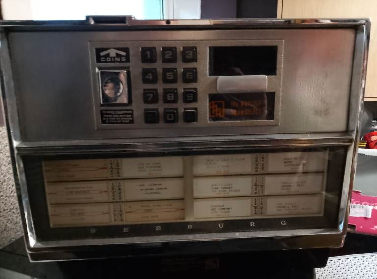 Vintage Seeburg Jukebox – Good Condition