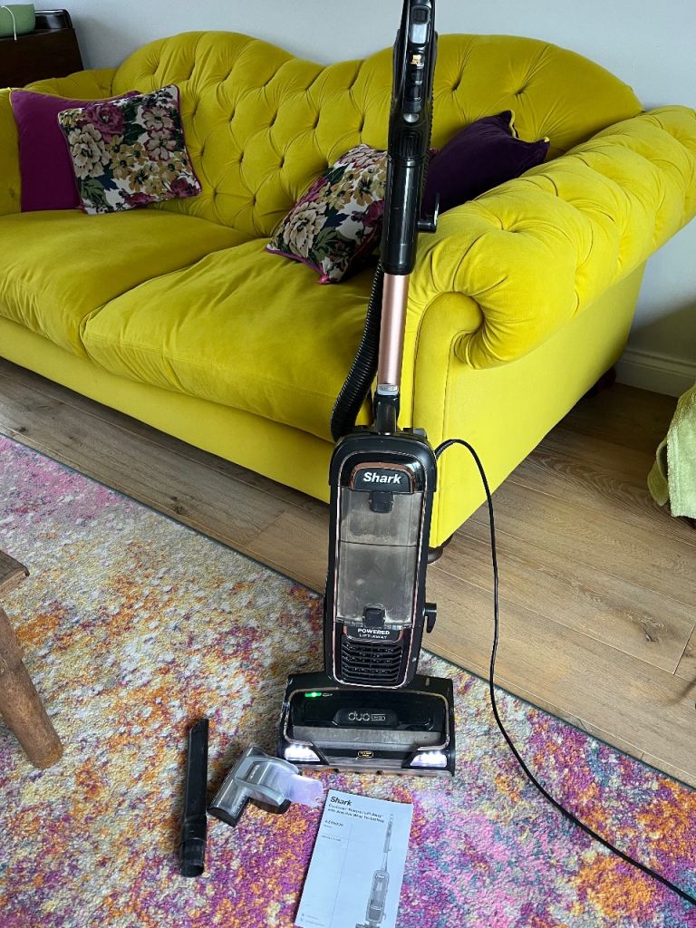 Shark Duo Clean Vacuum cleaner   