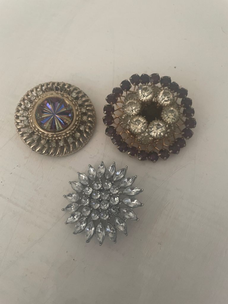 3x Beautiful Brooches JOBLOT