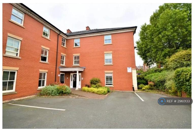 2 bedroom flat in Bovey Court, Warrington, WA1 (2 bed) (#2960133)