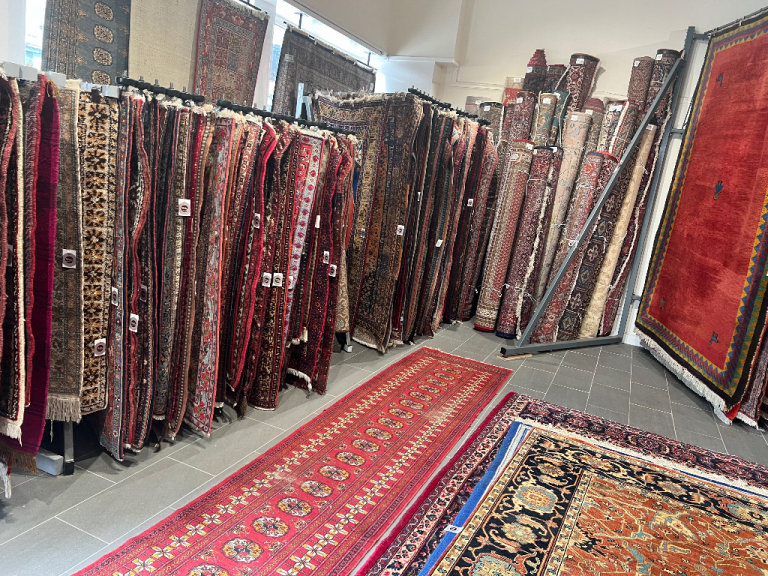 Massive hand made rug 370x550cm