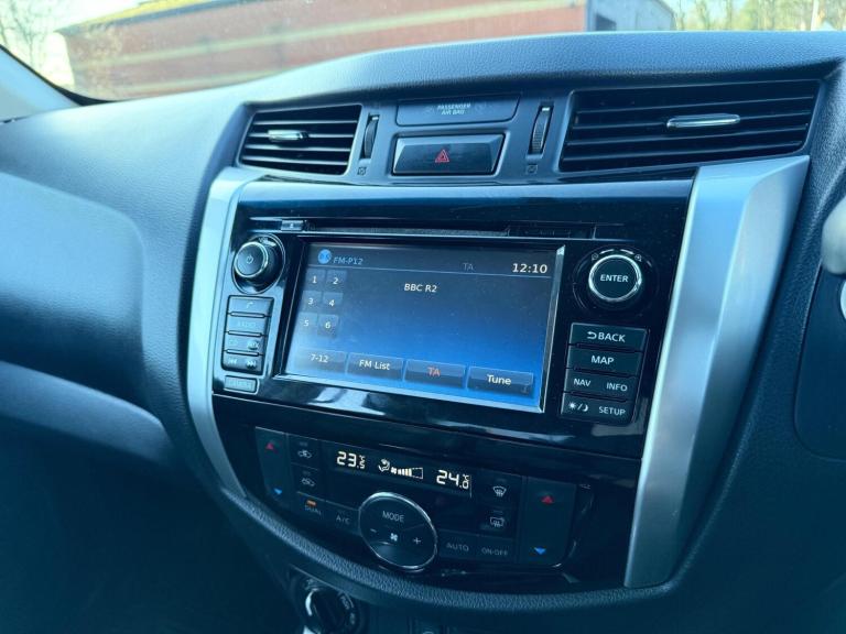 2016 Nissan Navara 2.3 dCi Tekna Auto 4WD Euro 5 4dr PICK UP Diesel Automatic