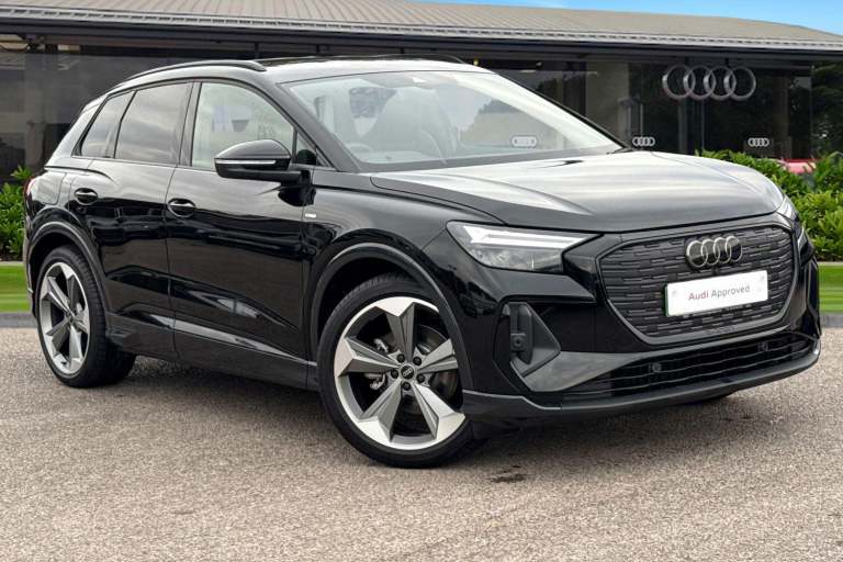 2025 Audi Q4 e-tron Q4  Black Edition 35 e-tron  125,00 kW SUV ELECTRIC Automatic