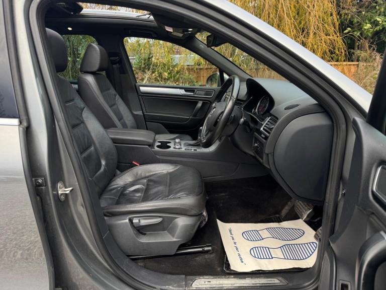 2016 Volkswagen Touareg 3.0 TDI V6 BlueMotion Tech R-Line Tiptronic 4WD Euro 6 (s/s) 5dr ESTATE D...