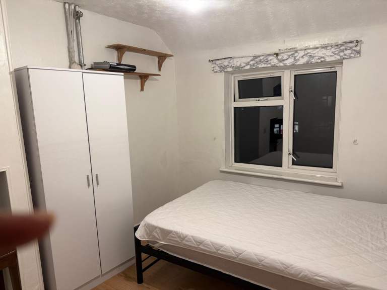 Furnished Doubleroom @ near Becontree station 