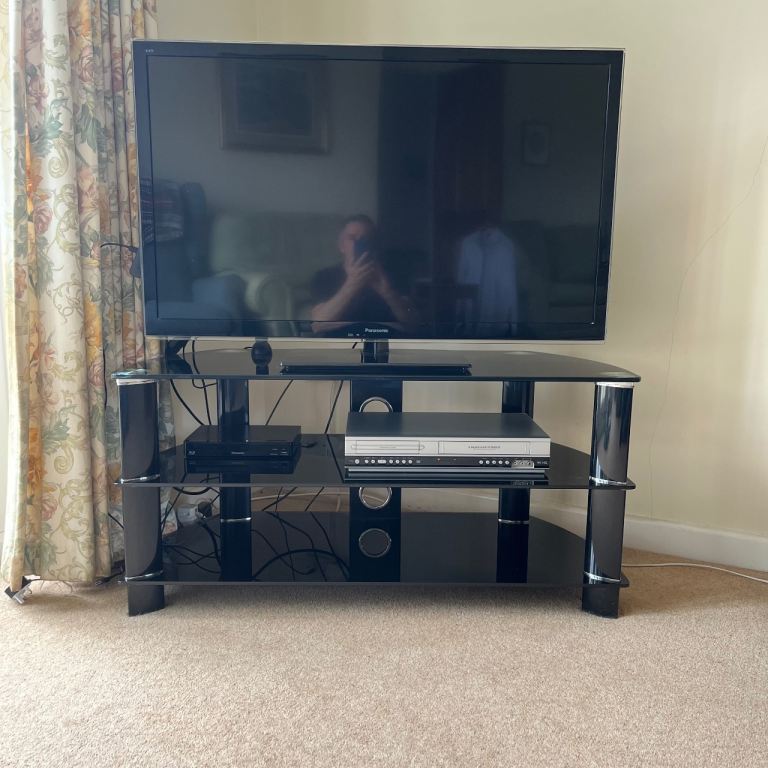 Panasonic TX-L42ESB LCD smart TV