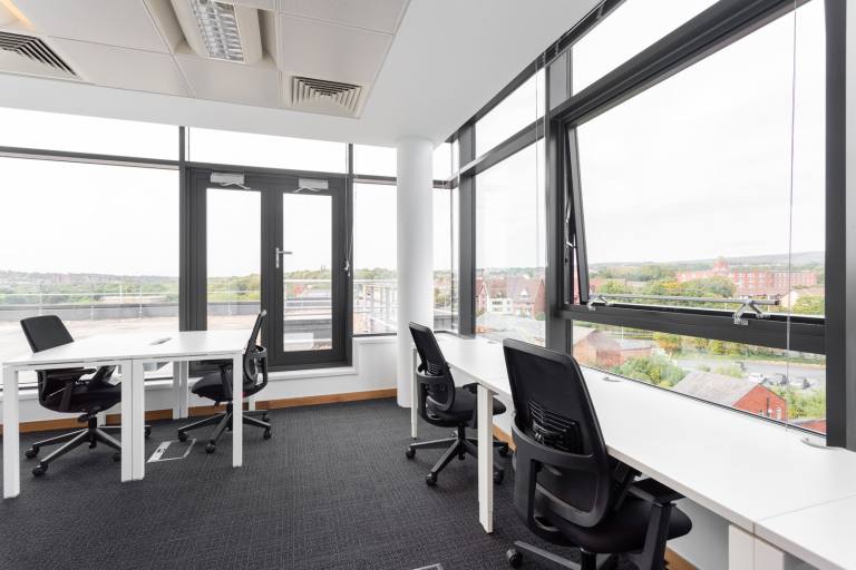 Bolton - BL1 2AX \ Office with 3 Desks for Rent