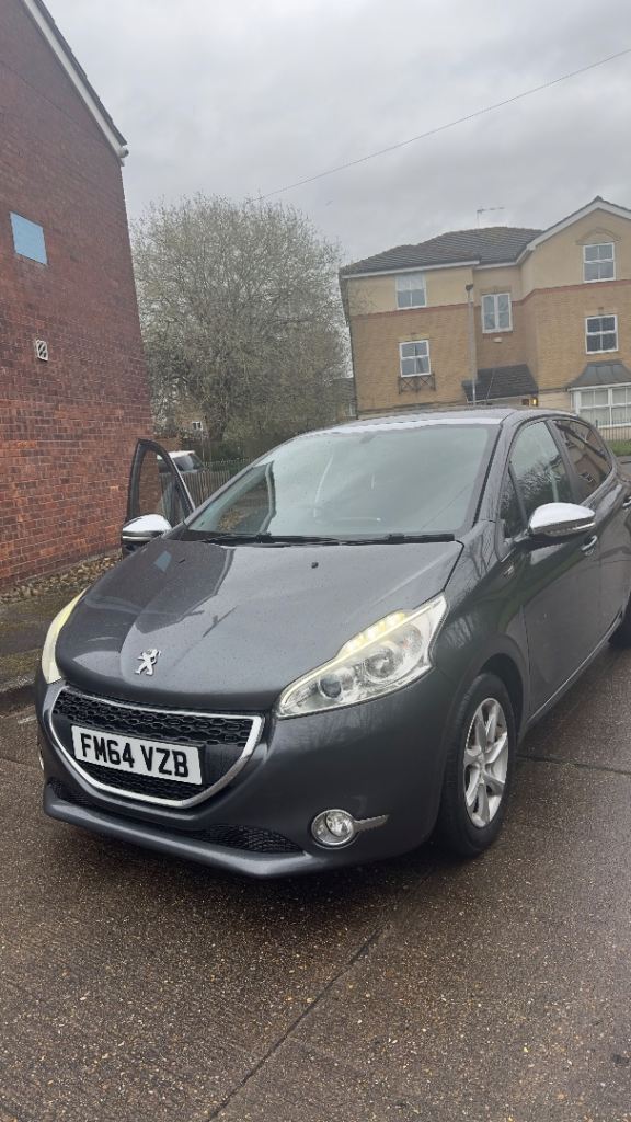 Peugeot 208 (2015) - Manual, Panoramic Roof, MOT till Feb 2027