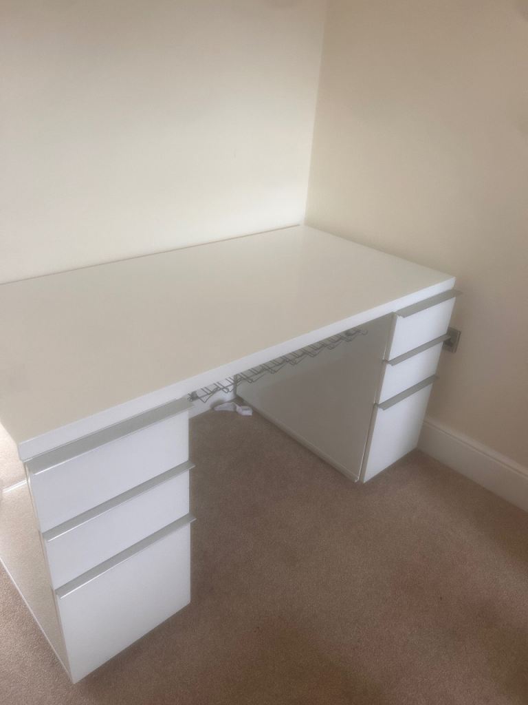 White Gloss Desk with Drawers – Good Condition