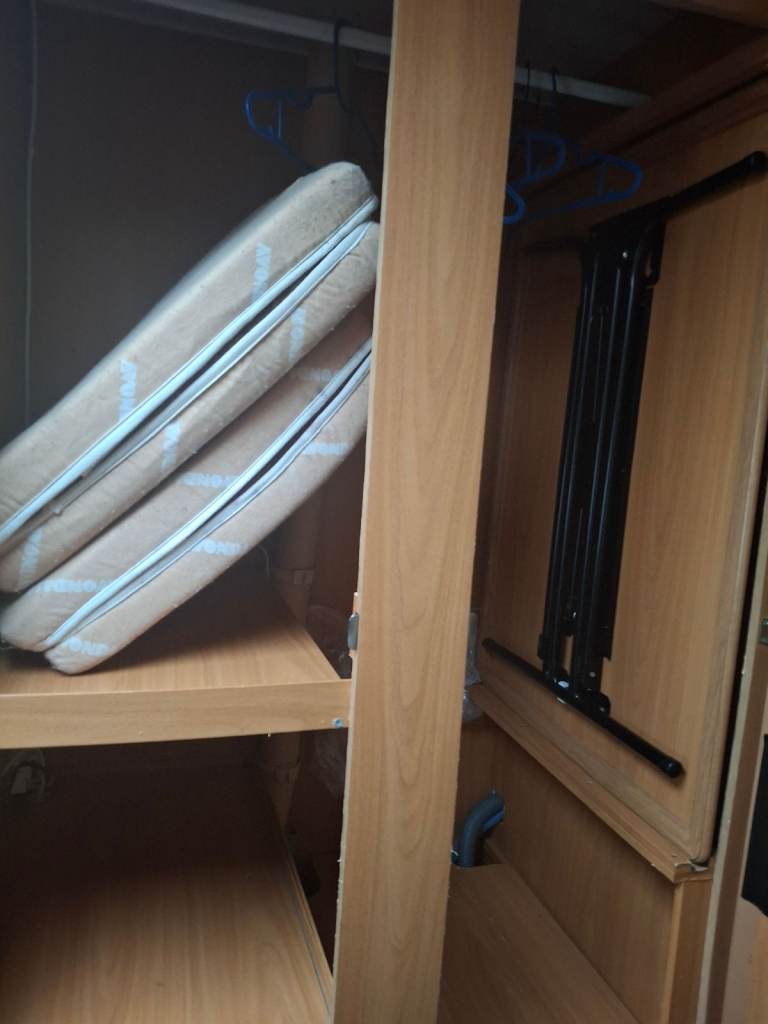 Avondale Rialto 2000 Millenium Edition 5 Birth Caravan 530/5