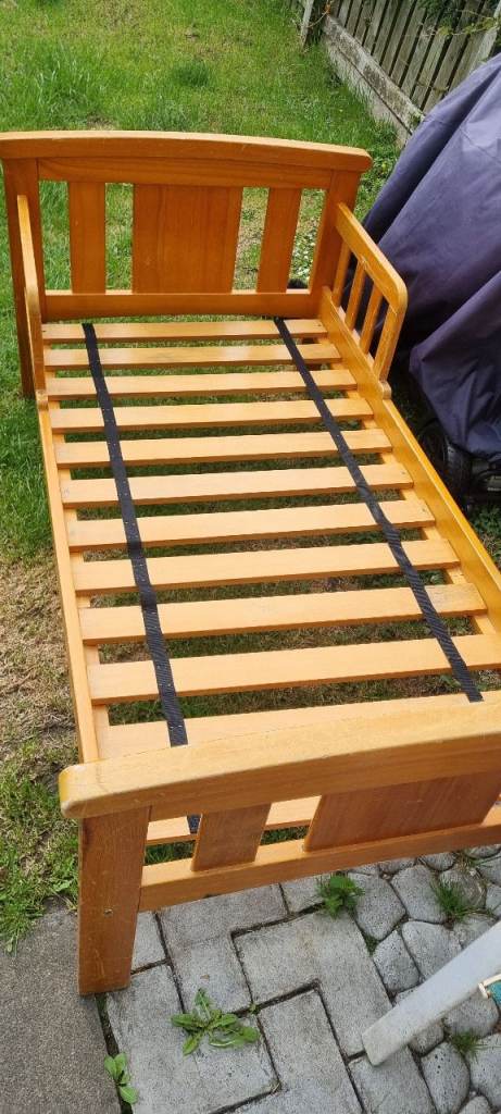 Toddler bed