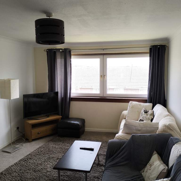 3 bedroom furnished flat available at Renfrew 