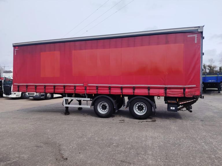2015 Curtainsider trailer Urban 10.1 meters Long Rear steering axle drum brakes