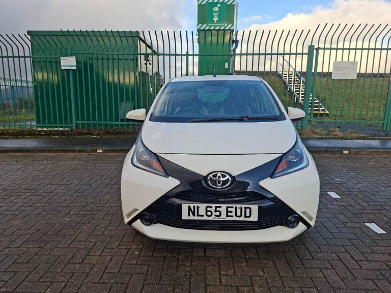 Toyota, AYGO, Hatchback, 2015, Manual, 998 (cc), 5 doors