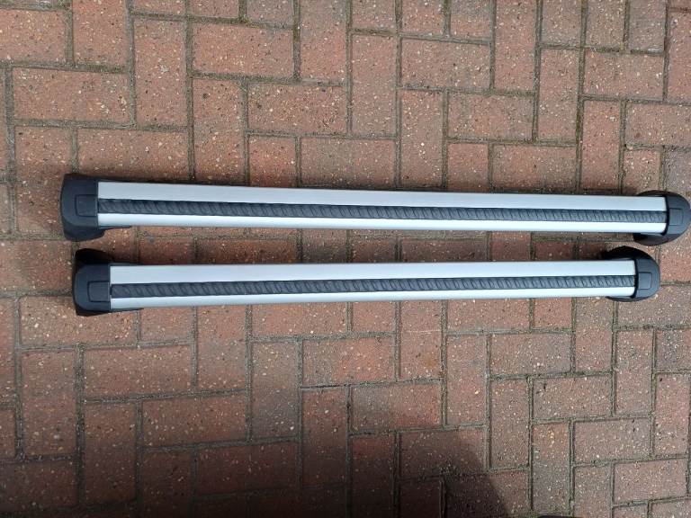 Genuine toyota Rav 4 roof bars.