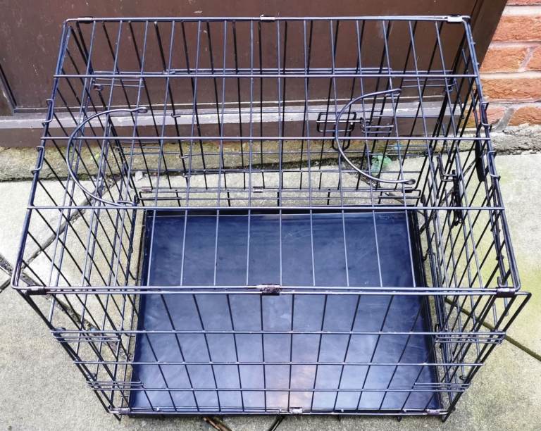 EASIY PET BLACK STEEL DOG CRATE / CAGE FOR SALE dimensions   L. 24  W. 18  H. 20 inches)