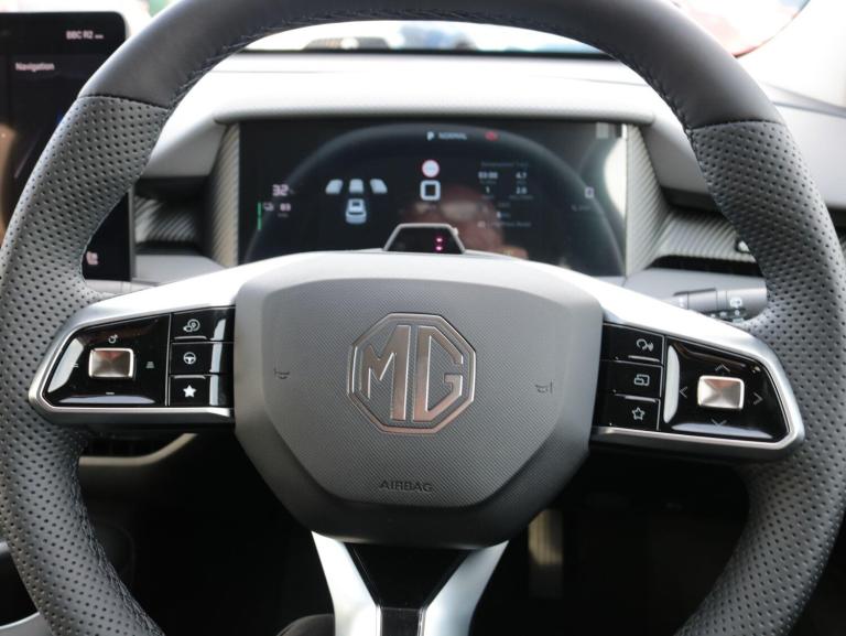 2025 MG MGS5 64kWh Trophy Long Range SUV 5dr Electric Auto (231 ps) HATCHBACK Electric Automatic