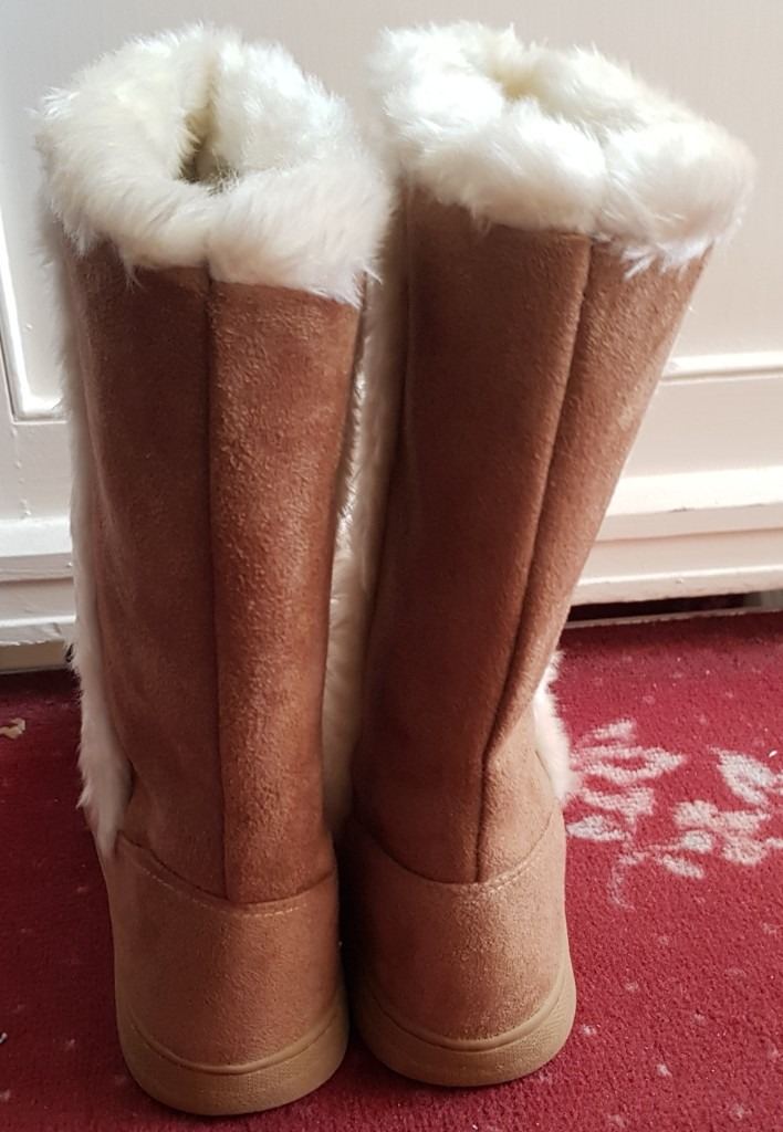 Brand New Cream warm boots size 5