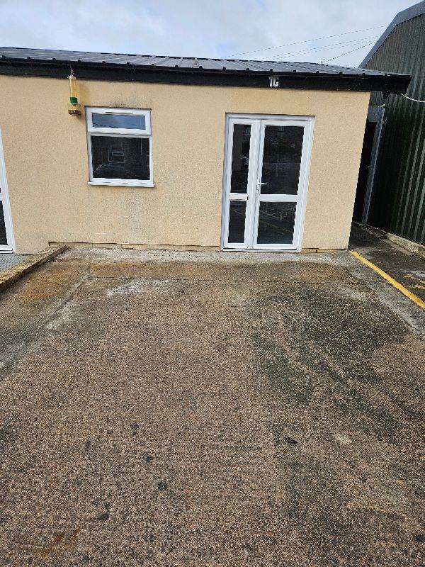 Commercial Business Unit To LET