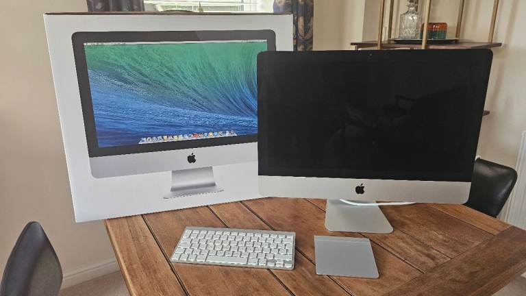 Apple iMac 21" Desktop Computer with Keyboard and Trackpad,  hardly used, as new condition