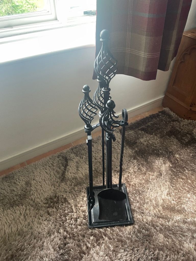 Fireplace tool set