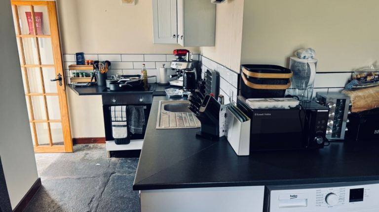 Two bedroom cottage in half acre on the Forss Riverbank. 2 bedroom. 