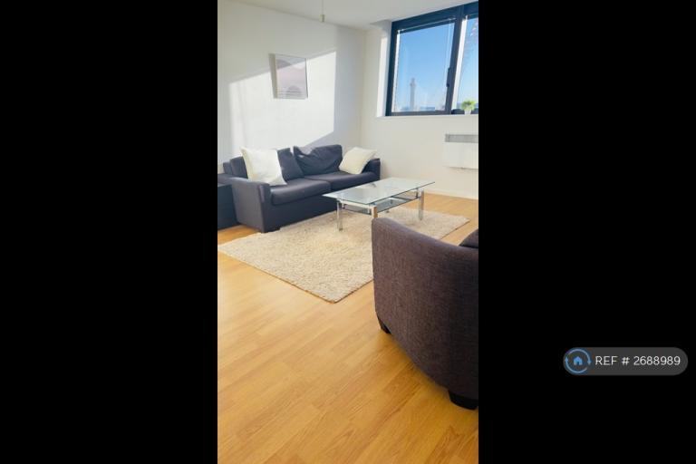 2 bedroom flat in Mann Island, Liverpool, L3 (2 bed) (#2688989)