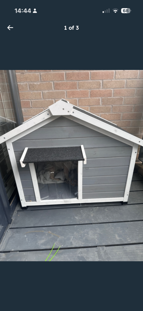 Pawhut dog house 