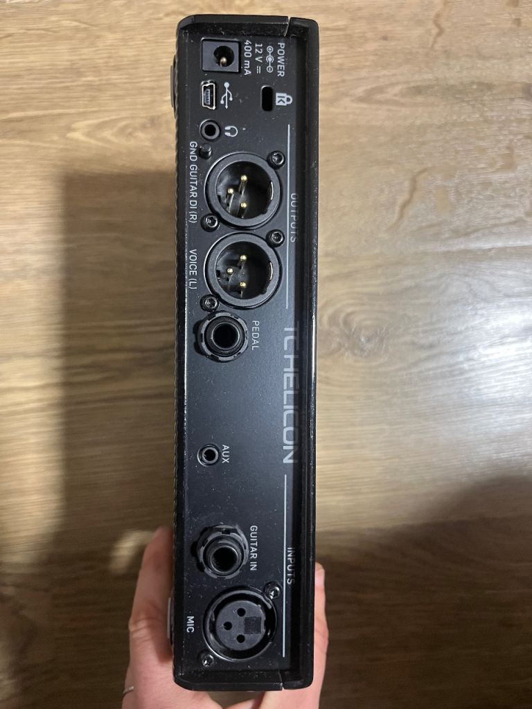 TC helicon Play Acoustic Vocal Harmony Processor 