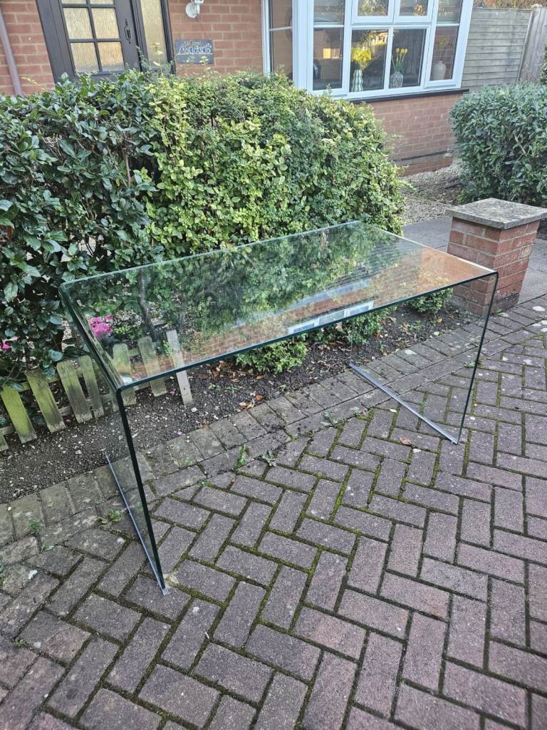 Glass computer table