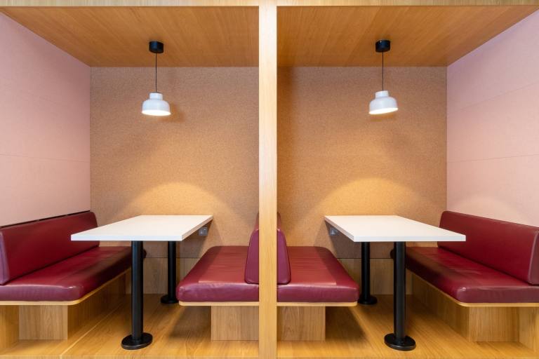 Brighton - BN1 4DU \ Hot Desk Rental Ready When You Are