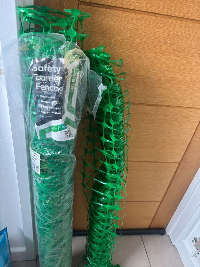 Safety barrier fencing