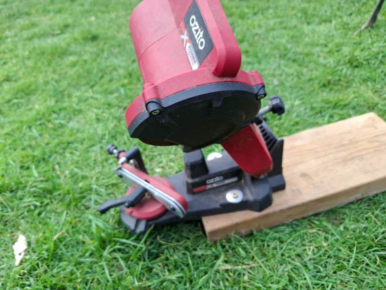 Ozito Cordless Chainsaw Sharpener 