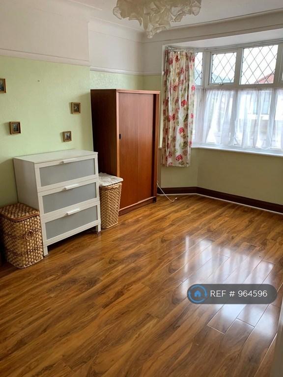 2 bedroom house in Kelsie Way, Ilford, IG6 (2 bed) (#964596)