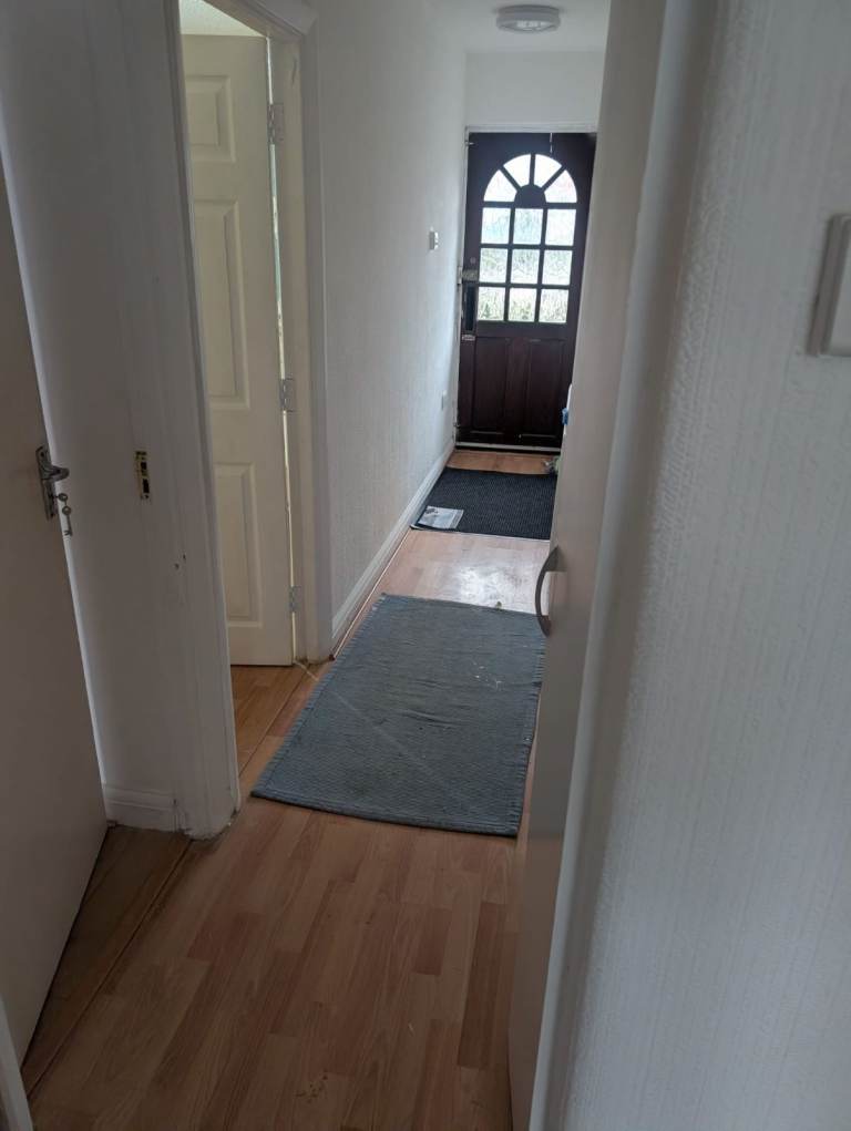 Single and double rooms for rent near Newbury park station-