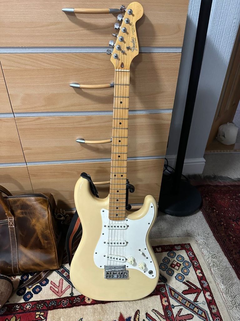 Fender Stratocaster – Made in USA (1982 –1985) – Excellent – Case, Paperwork & Stand - ONO