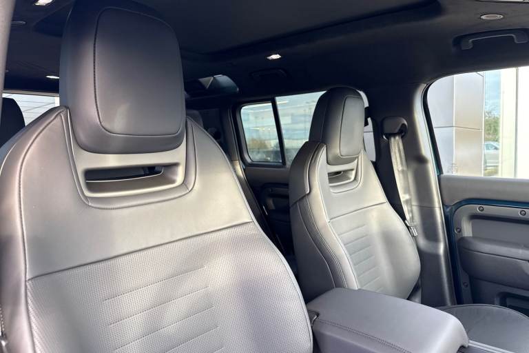 2025 Land Rover Defender 110 4.4 P635 V8 MHEV OCTA Auto 4WD Euro 6 (s/s) 5dr SUV Automatic