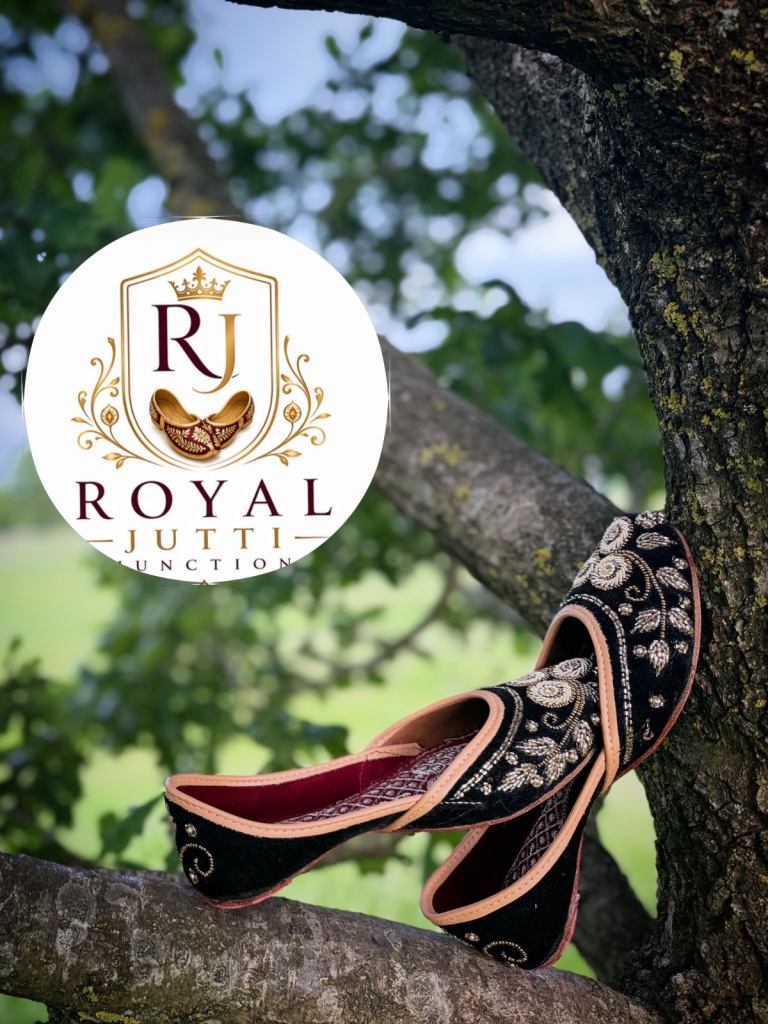 Royal Jutti Junction Black Embroidered Juttis – New
