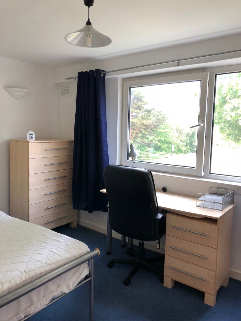 FINNIESTON - 3 BEDROOM FLAT - AVAILABLE JUNE