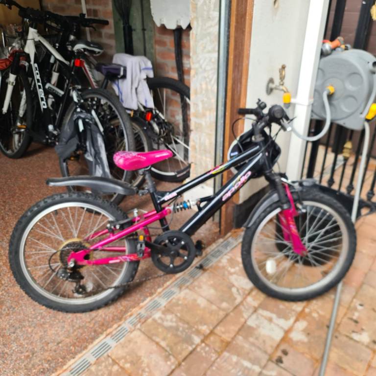 Kids' Black and Pink Mountain Bike with Gears