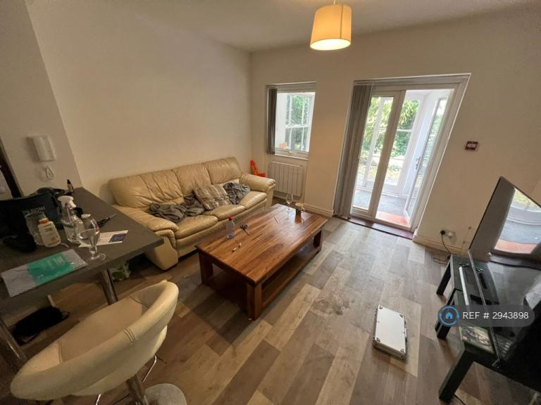 2 bedroom flat in Heron Court Road, Bournemouth, BH3 (2 bed) (#2943898)
