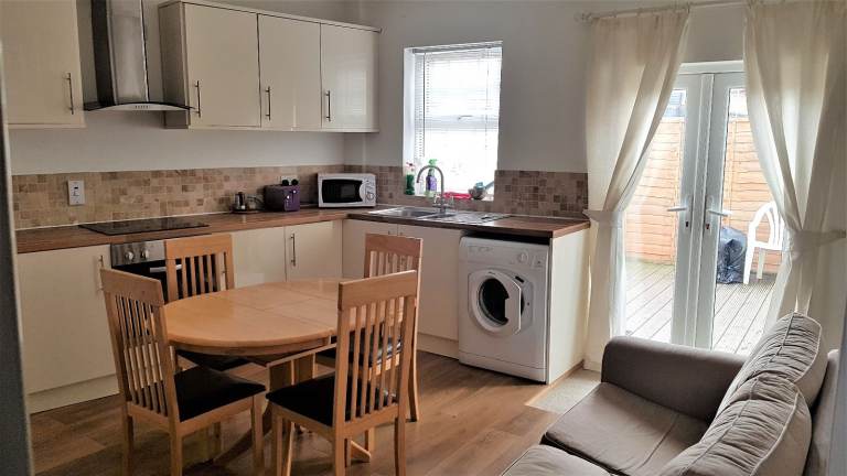 Furnished double room in East Ipswich close to town centre with parking