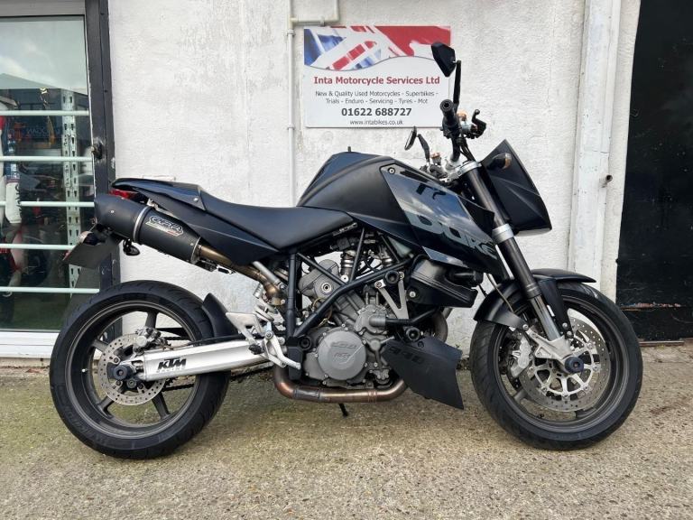 KTM SUPERDUKE 990 SUPER NAKED 