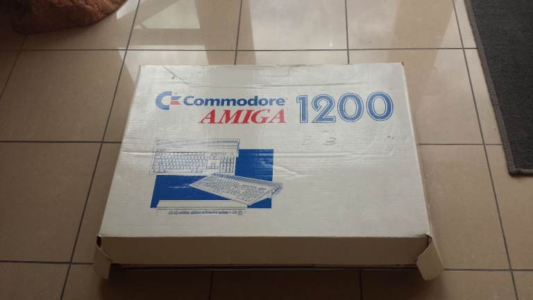 Commodore Amiga A1200 + Boxed Games + Magazines
