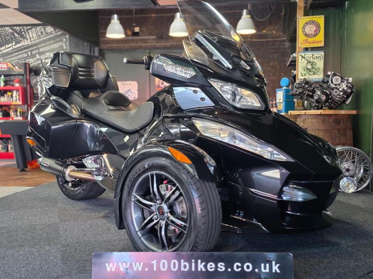 2010 CAN-AM SPYDER RT SEMI AUTO TRIKE 5,200 MILE'S 
