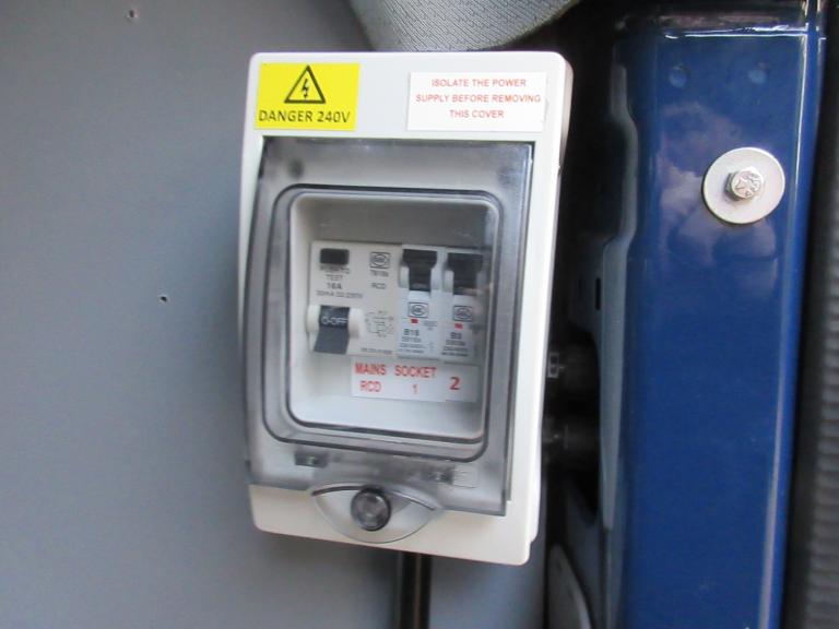 2014 Mercedes-Benz Sprinter 316 2.1CDi 3.5T L2H2 MWB MED ROOF [Email address removed. Click Email...