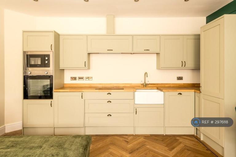 2 bedroom flat in Cotham Vale, Bristol, BS6 (2 bed) (#2976118)
