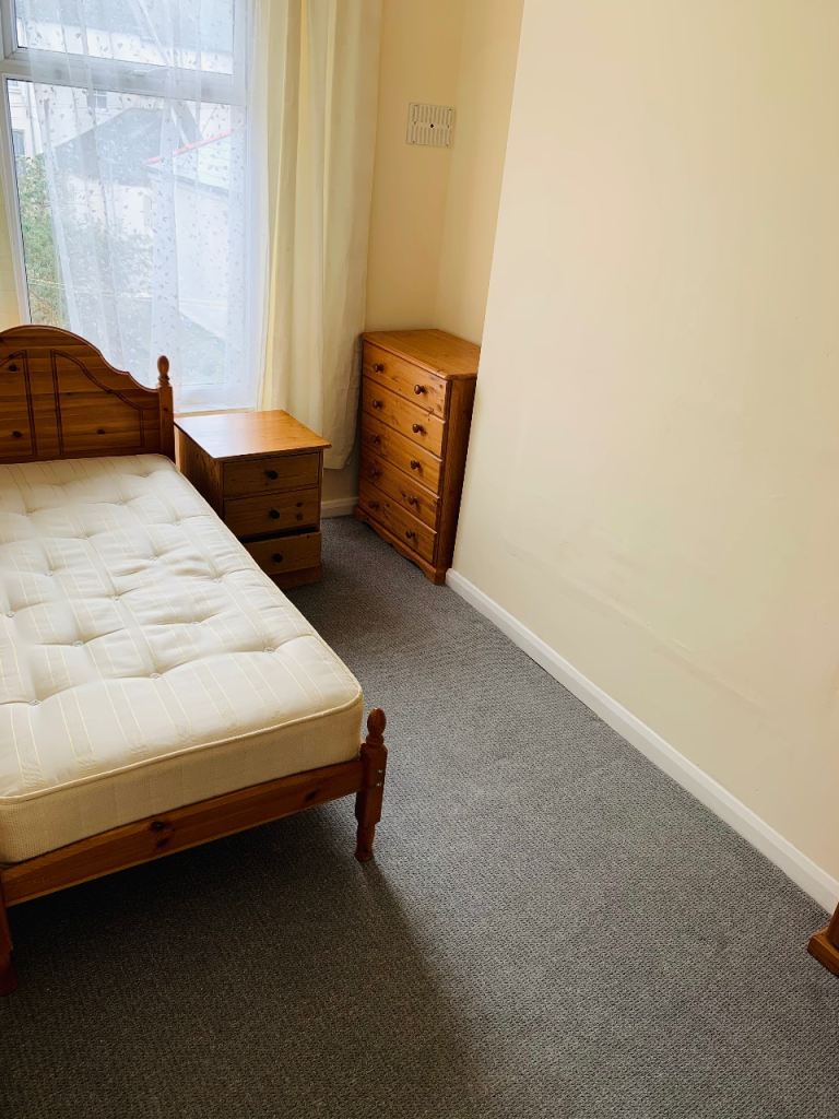 Large single room in Central of Plymouth