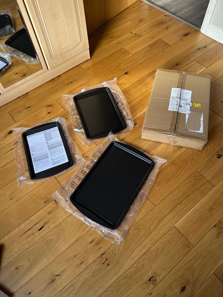 Amazon Basics Nonstick Baking  Sheets 3 Piece Set Oven Liners Trays Black