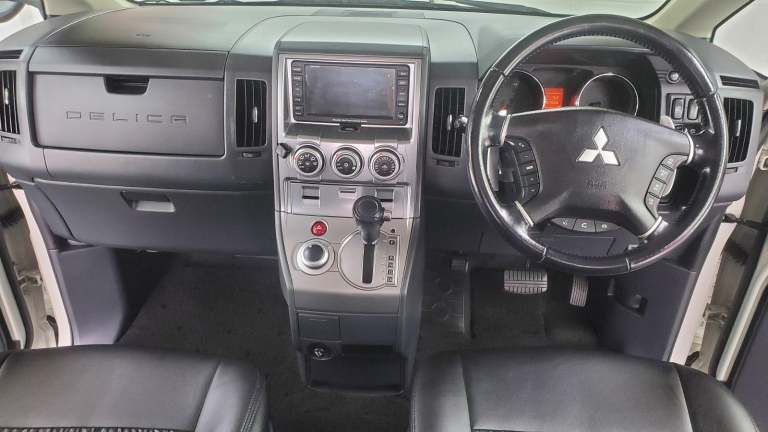 Mitsubishi delica d5 2.4 auto petrol 4x4 7 seats fresh japanese import 20 alloy